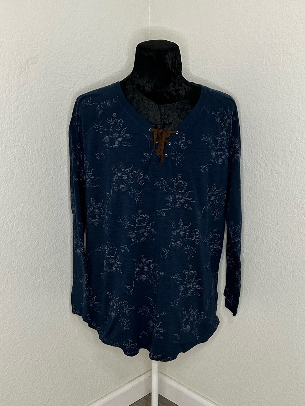 Chaps Blue Floral Lace-Up Top Size 2X